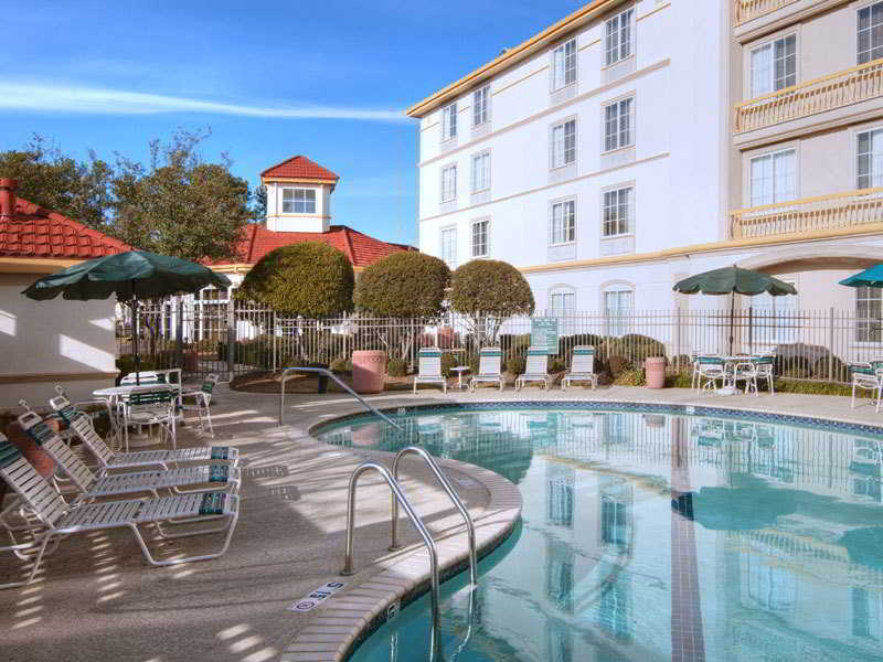 La Quinta By Wyndham Shreveport Airport Hotel Exterior photo