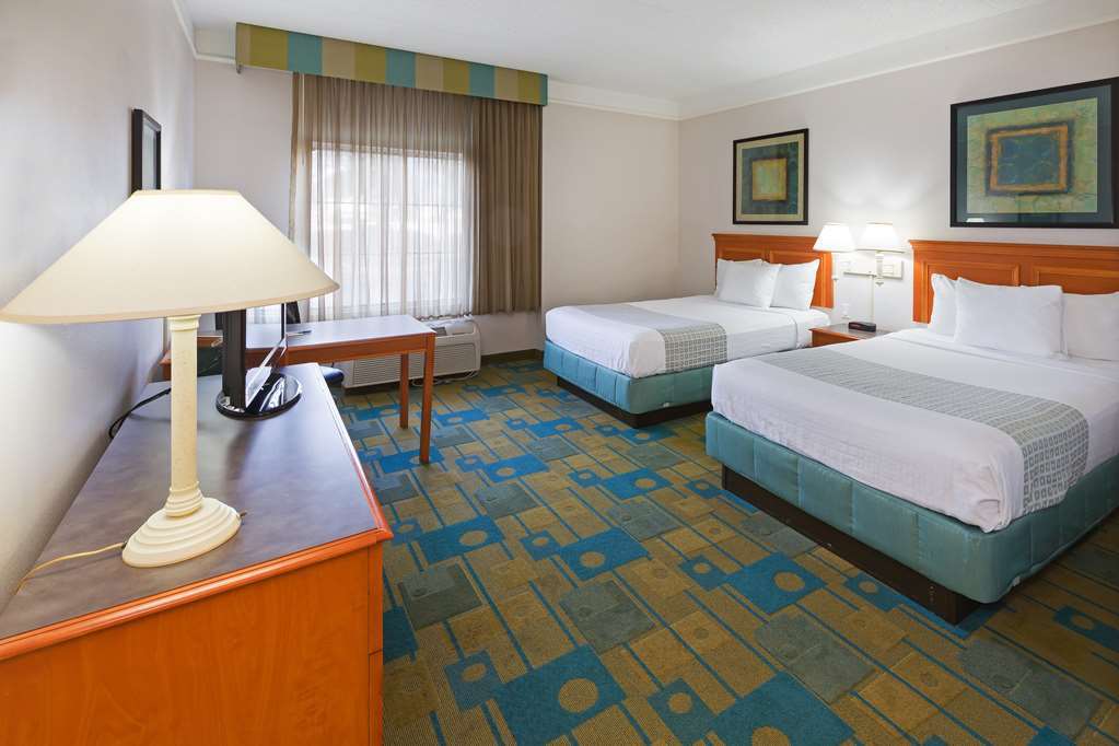 La Quinta By Wyndham Shreveport Airport Hotel Room photo